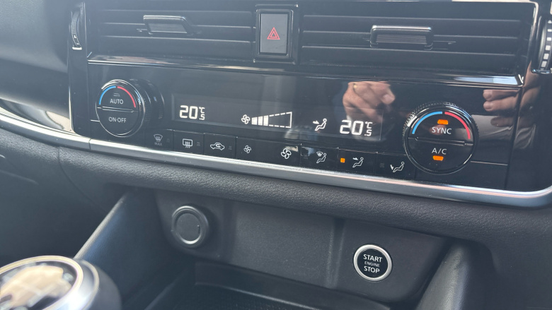 Nissan Qashqai 1.3 DiG-T MH N-Connecta 5dr Petrol Hatchback